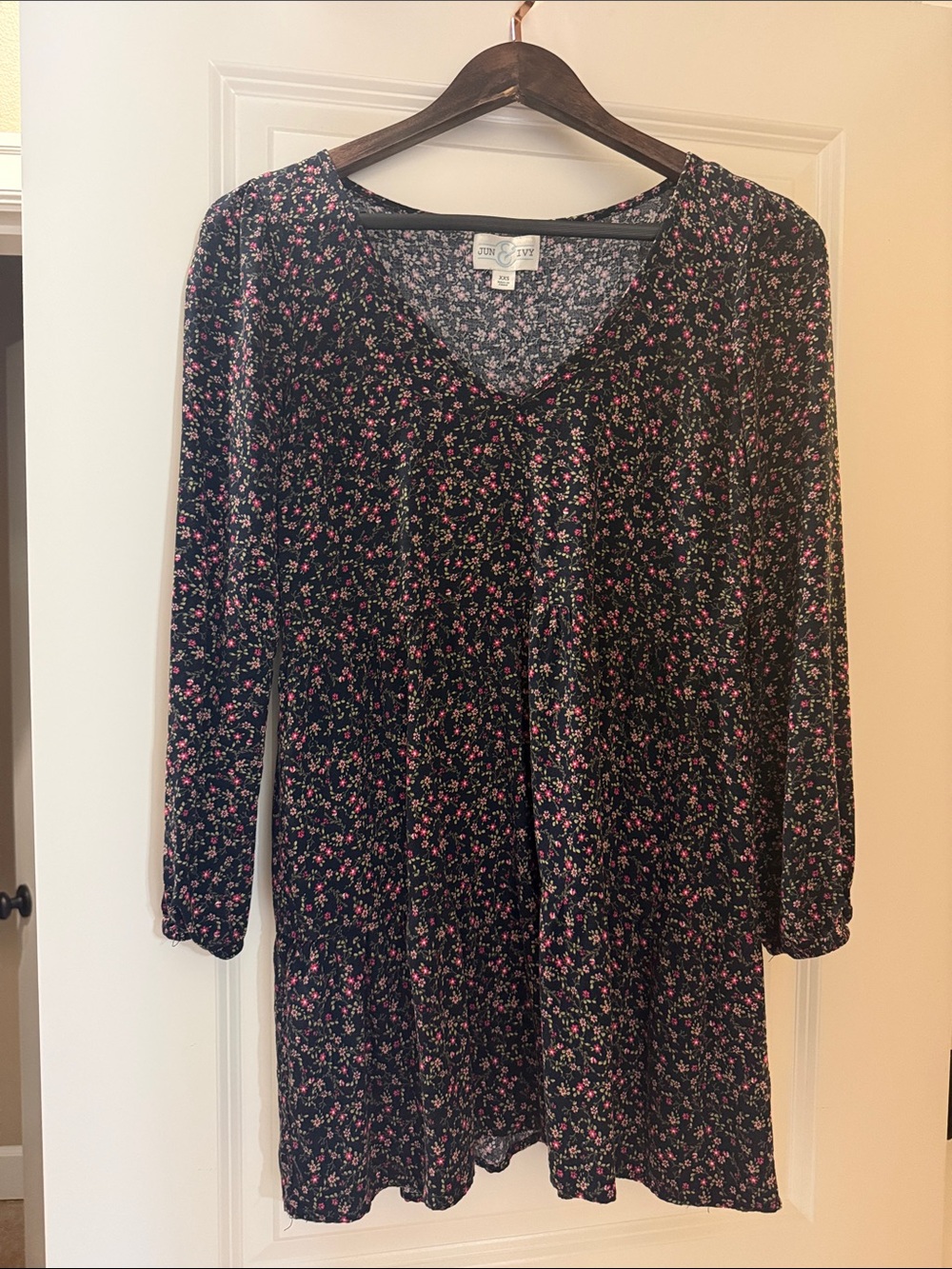 Jun & Ivy Black Long Sleeve Floral V-Neck Dress with Pink Rose Print